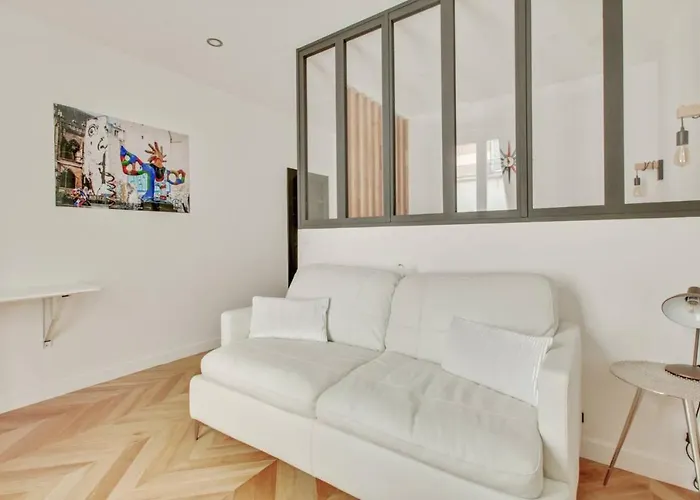 Refurbished Design Flat -near Champs-elysees