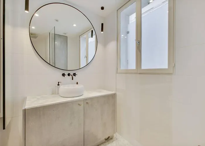Refurbished Design Flat -near Champs-elysees * 파리
