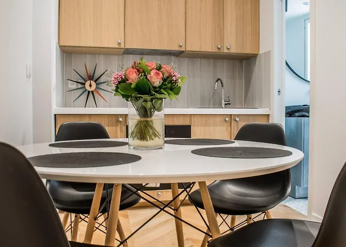 Refurbished Design Flat -near Champs-elysees *