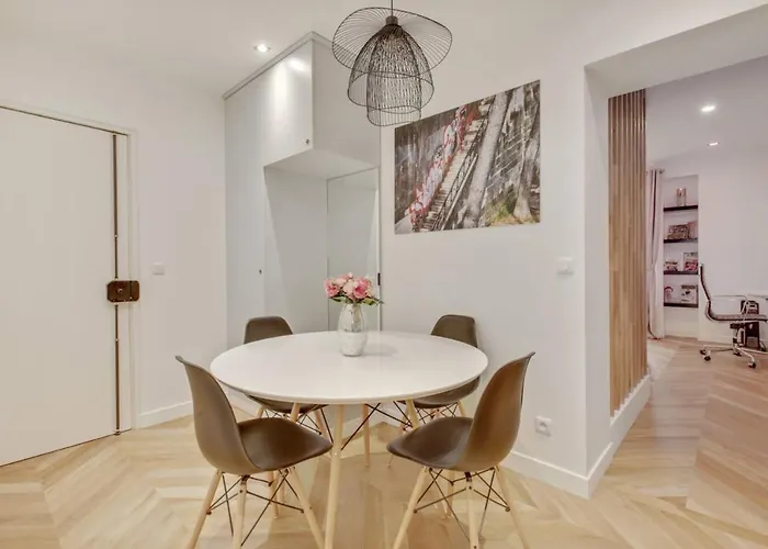 Refurbished Design Flat -near Champs-elysees 파리