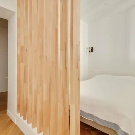 Refurbished Design Flat -near Champs-elysees Paris