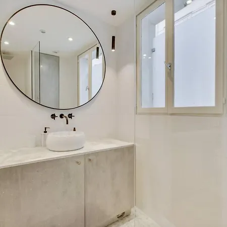 Refurbished Design Flat -near Champs-elysees * Paris