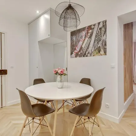 Refurbished Design Flat -near Champs-elysees Paris