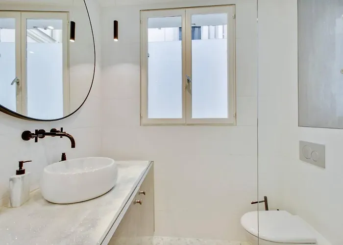 Refurbished Design Flat -near Champs-elysees Paris